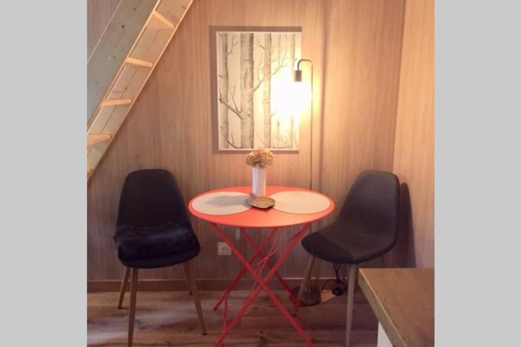 Adorable Cabane Dans Un Espace Boise Saint-Junien Exterior photo