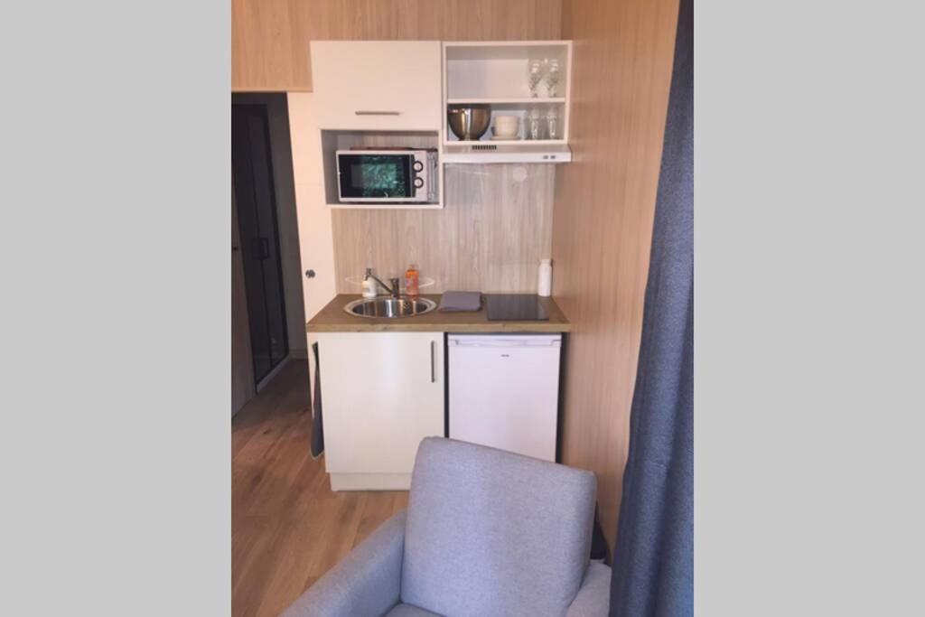 Adorable Cabane Dans Un Espace Boise Saint-Junien Exterior photo