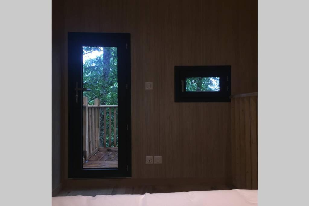 Adorable Cabane Dans Un Espace Boise Saint-Junien Exterior photo